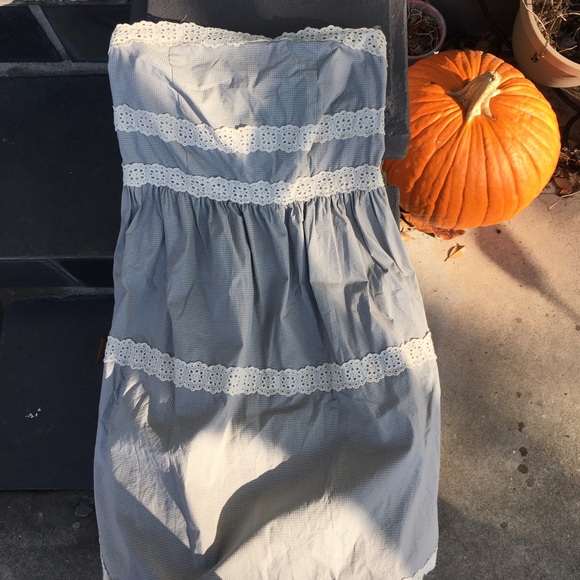 Kimchi Blue Dresses & Skirts - Kimchi Blue Strapless Lace Dress XS